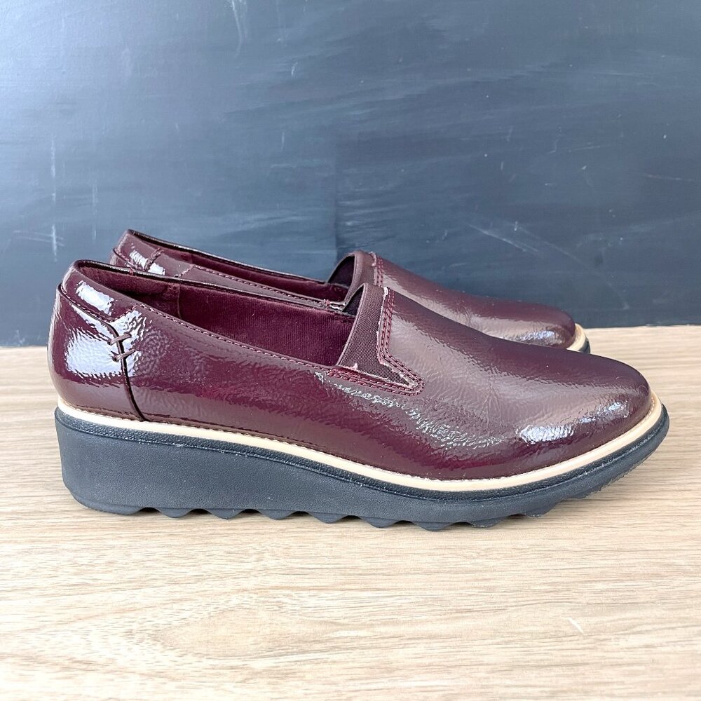 Clarks Sharon Dolly Burgundy slip-ons - size 7.5 medium - Picture 2 of 11